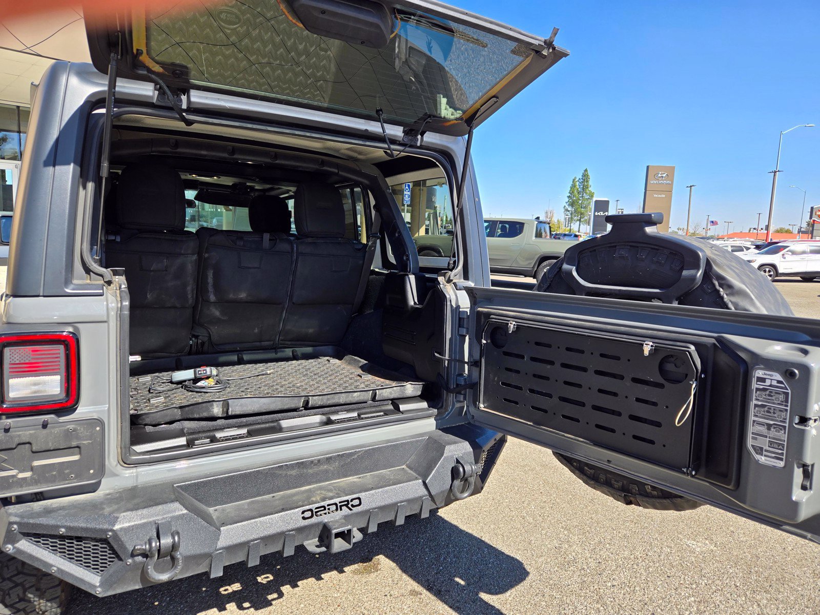 Used 2019 Jeep Wrangler Unlimited Sport S AWD/4WD image 25