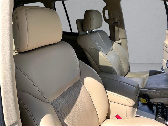 Used 2013 Lexus LX 570 4WD w/ Luxury Pkg w/Pre-crash image 8