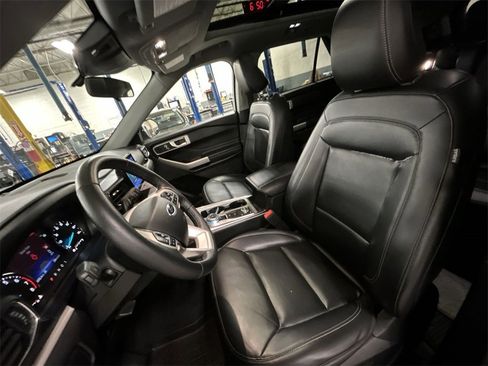 Used 2021 Ford Explorer XLT w/ Equipment Group 202A image 15