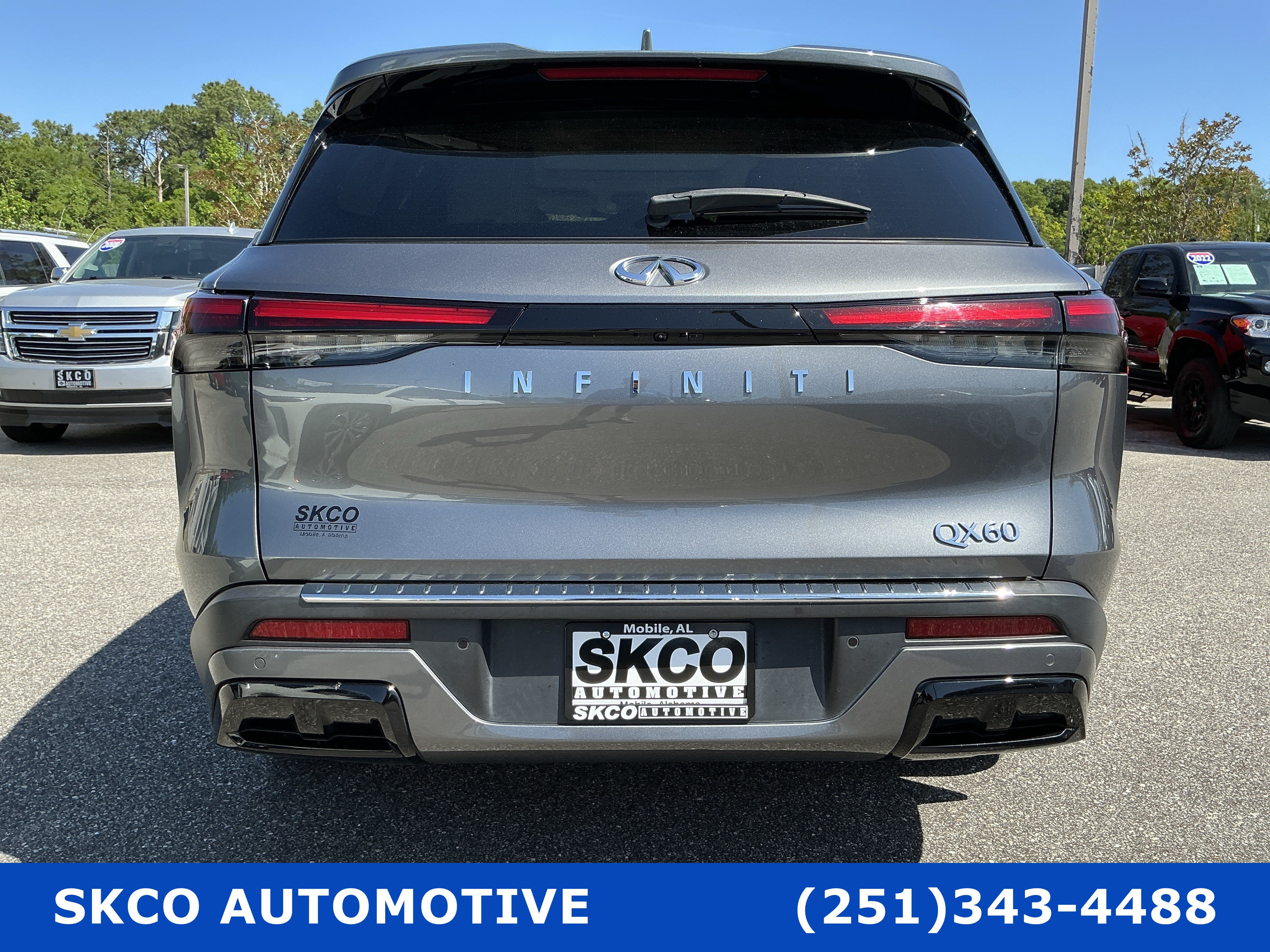 Used 2023 INFINITI QX60 Luxe w/ Cargo Package FWD image 4