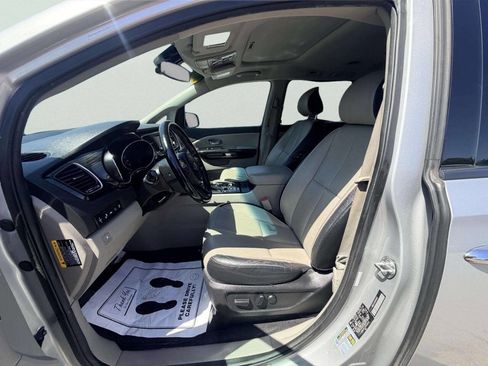Used 2019 Kia Sedona EX w/ EX Premium Package FWD image 21
