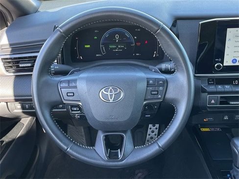 Used 2025 Toyota Camry SE image 13