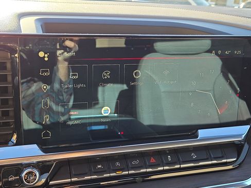 Used 2022 GMC Sierra 1500 SLT w/ SLT Convenience Package image 19