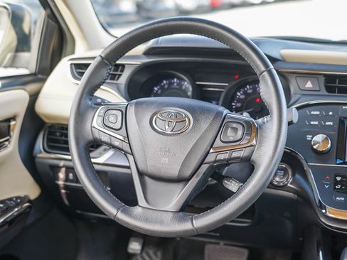 Used 2018 Toyota Avalon XLE image 16