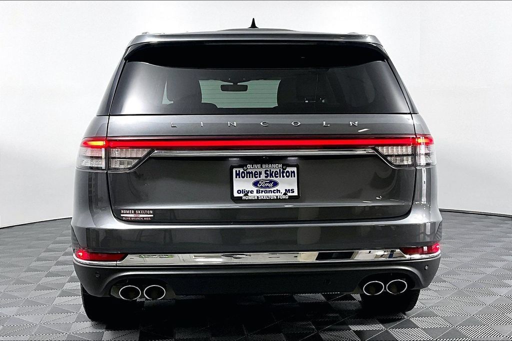 Used 2023 Lincoln Aviator Reserve w/ Equipment Group 201A AWD/4WD image 4