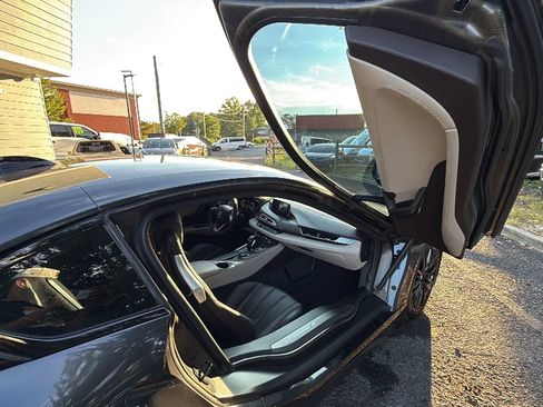 Used 2019 BMW i8 Coupe AWD/4WD image 23