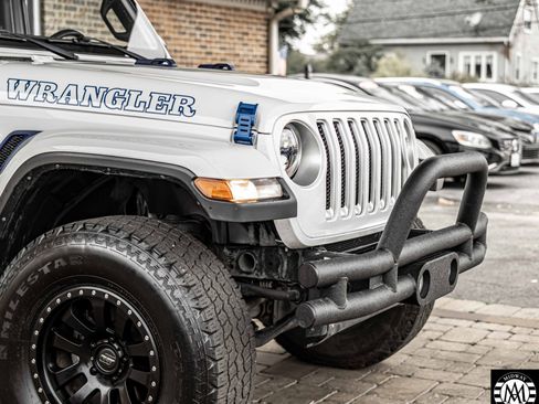 Used 2019 Jeep Wrangler Unlimited Sahara w/ Safety Group image 4