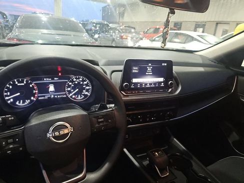 Used 2025 Nissan Rogue S FWD image 3