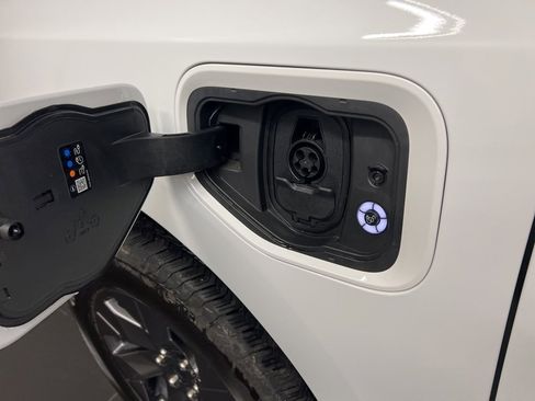 Certified 2025 Ford F150 Lightning Lariat image 41