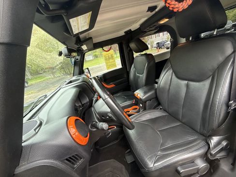 Used 2017 Jeep Wrangler Sahara AWD/4WD image 11