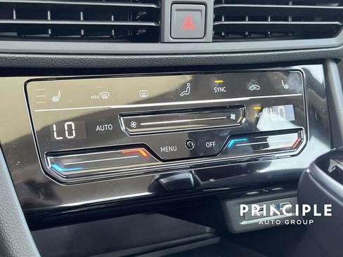 Used 2026 Volkswagen Jetta SE FWD image 24