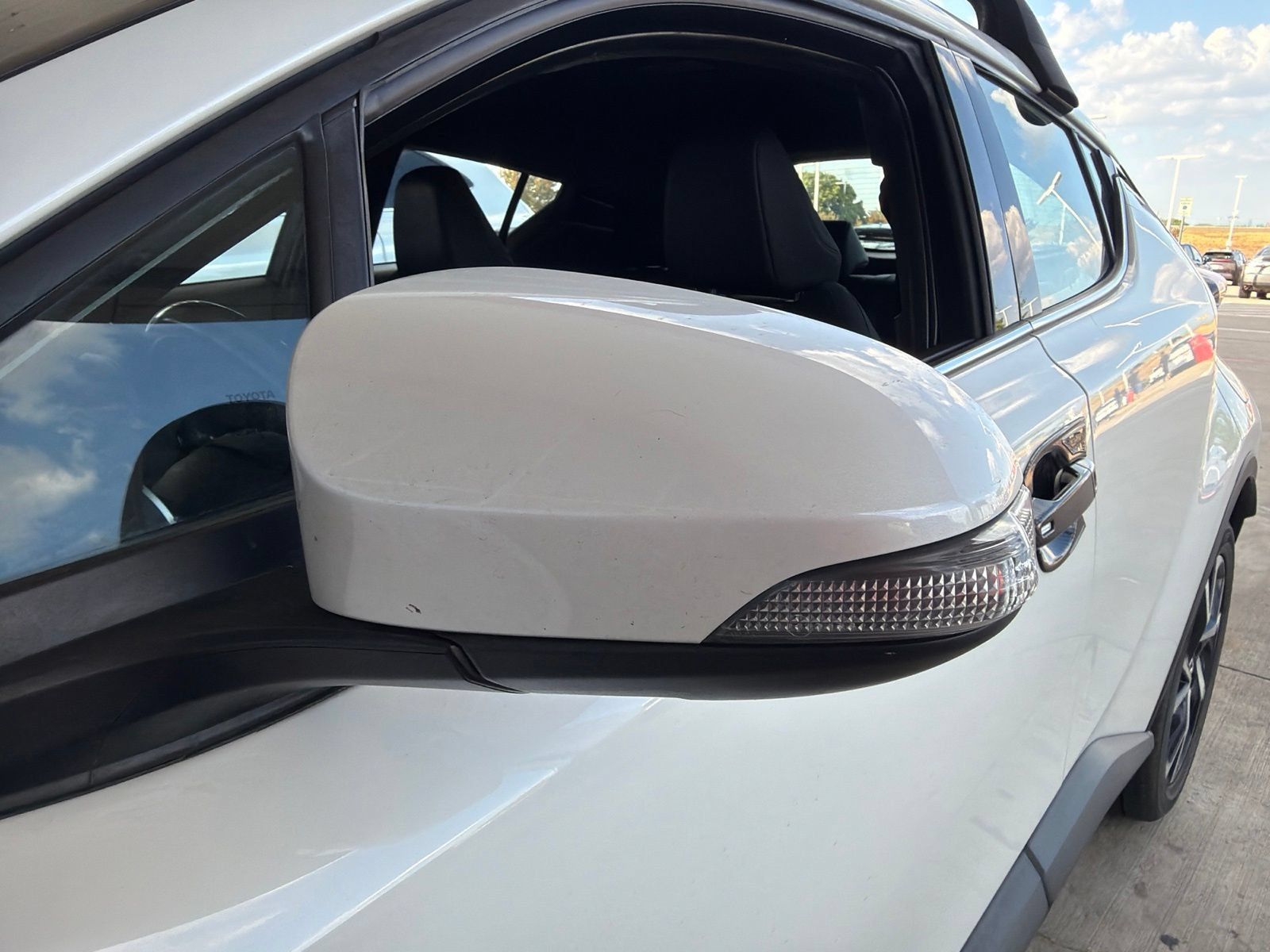 Used 2019 Toyota C-HR Limited FWD image 4