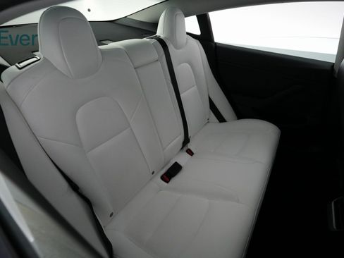 Used 2023 Tesla Model 3 Standard Range image 9