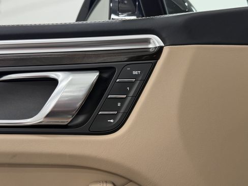 Certified 2023 Porsche Macan S AWD/4WD image 29