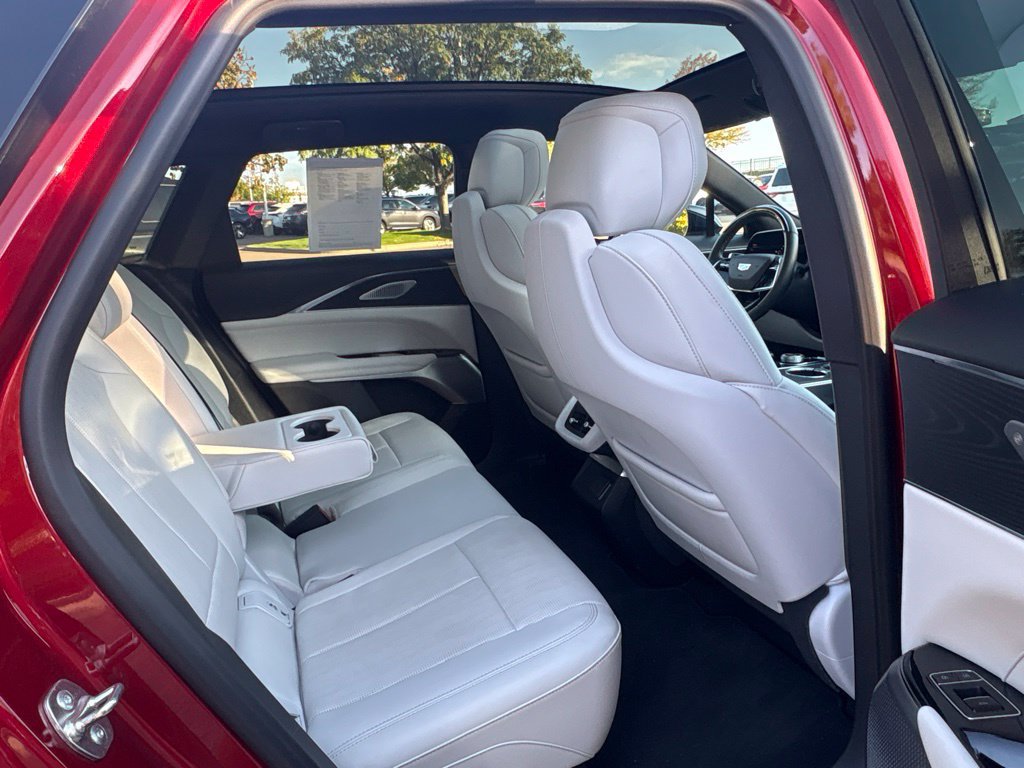 Used 2024 Cadillac Lyriq Luxury AWD/4WD image 25