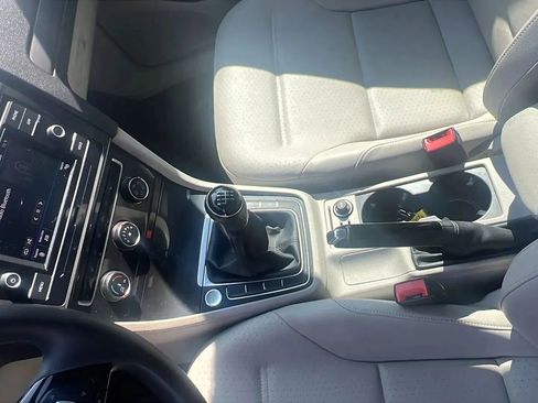 Used 2020 Volkswagen Golf 4-Door image 27