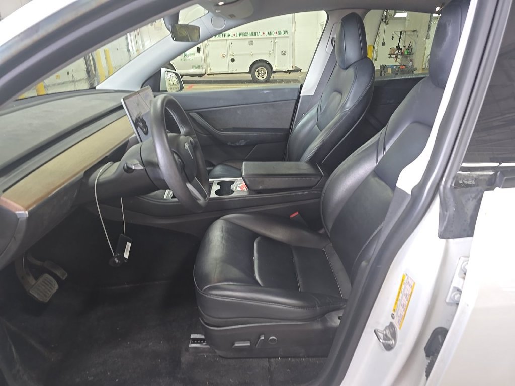 Used 2021 Tesla Model Y Long Range AWD/4WD image 2
