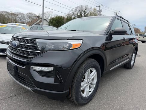 Certified 2023 Ford Explorer XLT w/ Equipment Group 202A AWD/4WD image 4