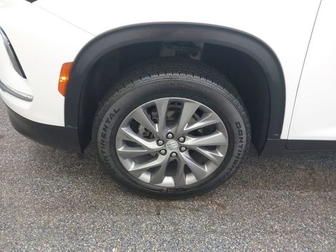 Used 2025 Buick Enclave Preferred FWD image 17