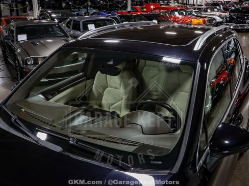 Used 2016 Porsche Cayenne Turbo image 24