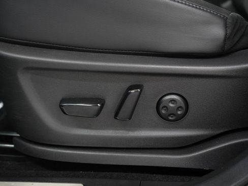 Used 2023 Nissan Ariya AWD image 30