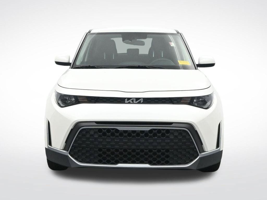 Used 2023 Kia Soul LX w/ Option Group 015 FWD image 2