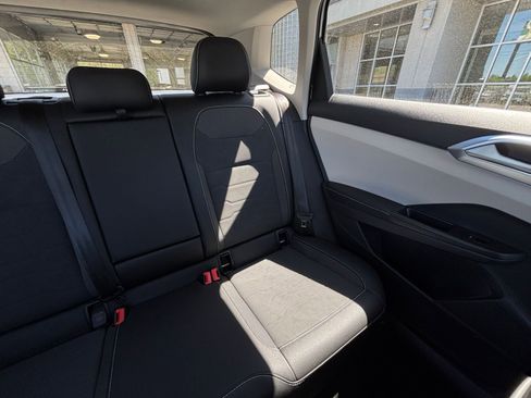Used 2025 Volkswagen Taos SE image 38
