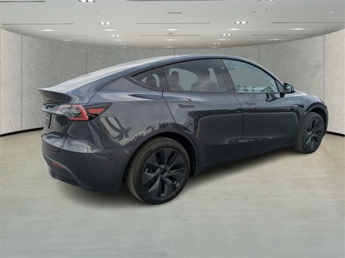 Used 2025 Tesla Model Y Long Range image 3