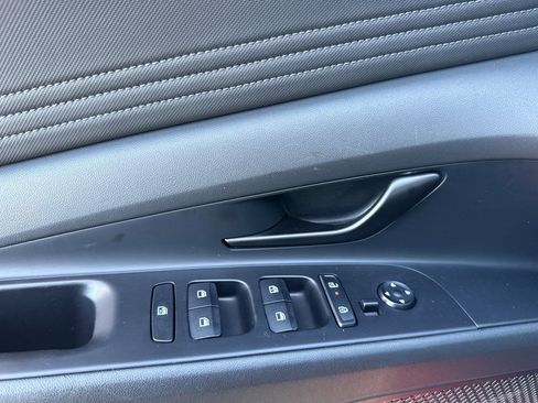 Certified 2025 Hyundai Elantra SEL image 14