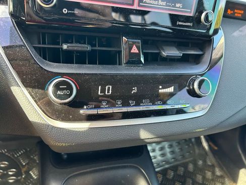 Used 2022 Toyota Corolla LE image 25