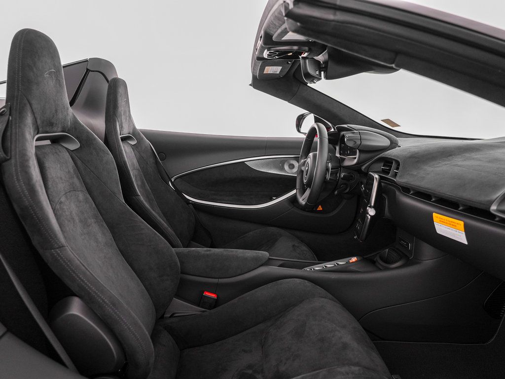 Used 2025 McLaren Artura Spider RWD image 29