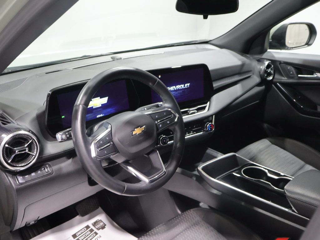 Used 2025 Chevrolet Equinox LT AWD/4WD image 15