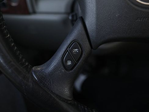 Used 2009 GMC Envoy Denali w/ Sun And 6-Disc Cd Package image 44