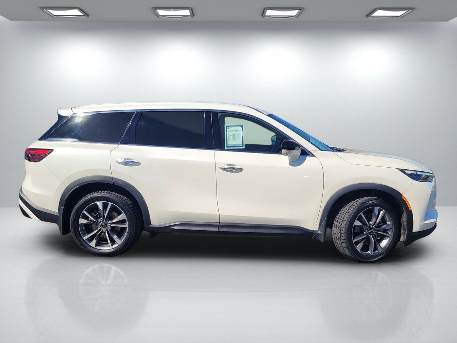 Used 2024 INFINITI QX60 Luxe w/ Performance Audio Package AWD/4WD image 3