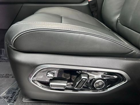 New 2025 Jeep Grand Cherokee Overland w/ Adv Protech Group III image 17