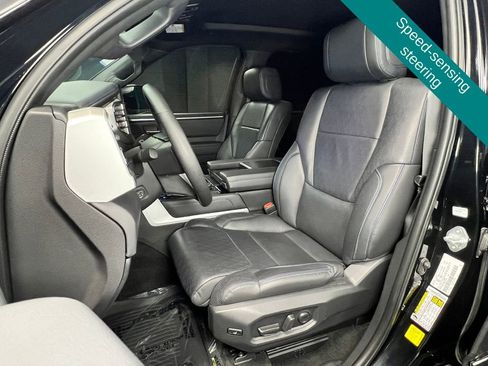 Used 2024 Toyota Tundra Platinum AWD/4WD image 5