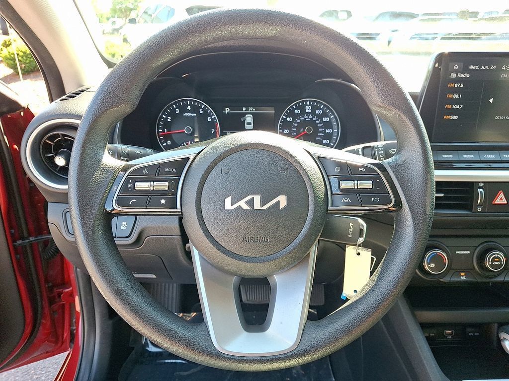 Used 2022 Kia Forte LXS FWD image 18