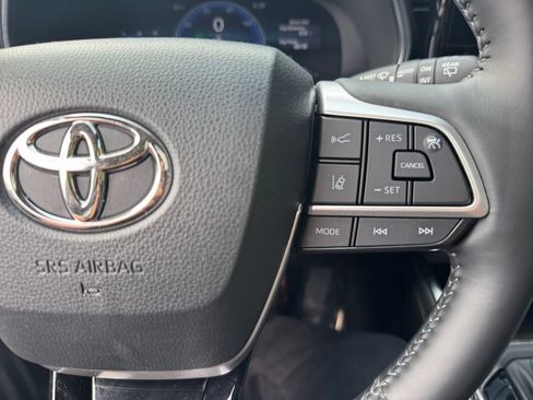 Used 2023 Toyota Highlander Platinum AWD/4WD image 30