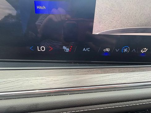 Used 2025 Chevrolet Tahoe LT AWD/4WD image 43