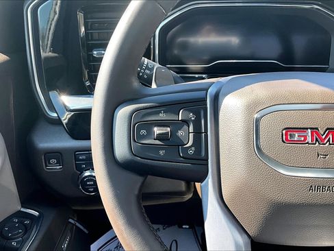 Used 2023 GMC Sierra 1500 SLT image 12