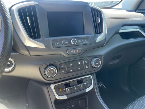 Used 2024 GMC Terrain SLE image 18