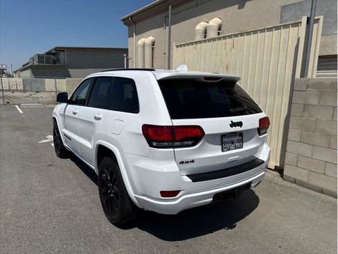 Used 2021 Jeep Grand Cherokee Laredo X image 14