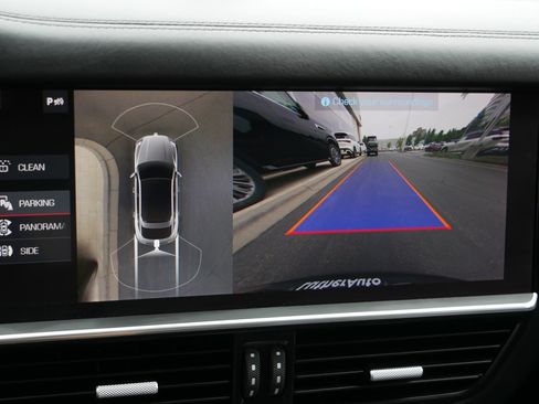 Used 2020 Porsche Cayenne Turbo S image 27