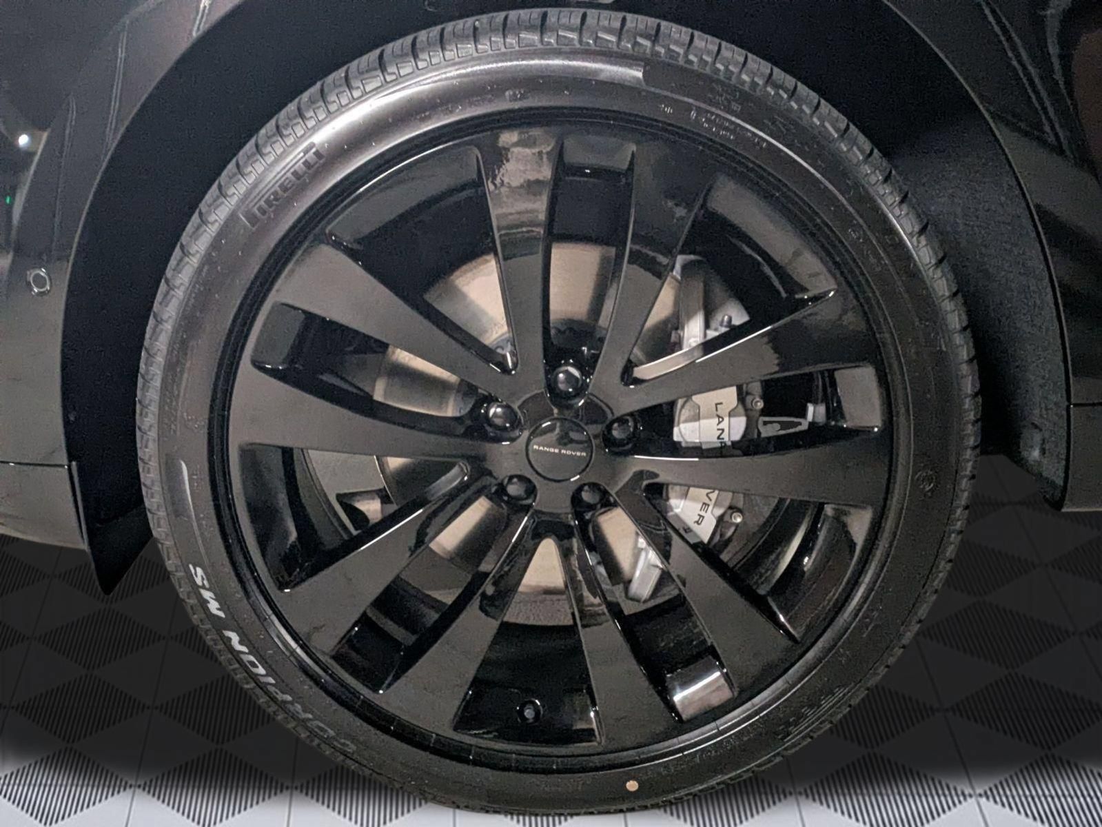 New 2026 Land Rover Range Rover Sport Dynamic SE AWD/4WD image 9