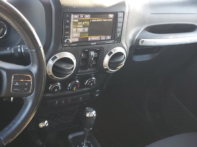 Used 2018 Jeep Wrangler Unlimited Sahara AWD/4WD image 12
