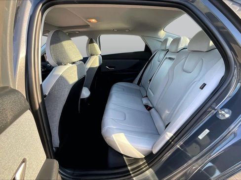 Used 2025 Hyundai Elantra SEL FWD image 20