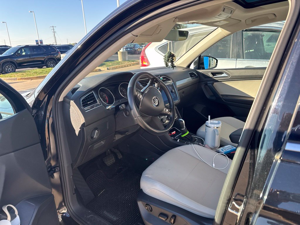 Used 2019 Volkswagen Tiguan SE w/ Panoramic Sunroof Package AWD/4WD image 3