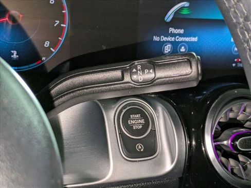 Used 2023 Mercedes-Benz GLB 250 4MATIC image 12