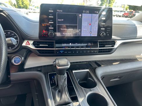 Certified 2023 Toyota Sienna Limited AWD/4WD image 18