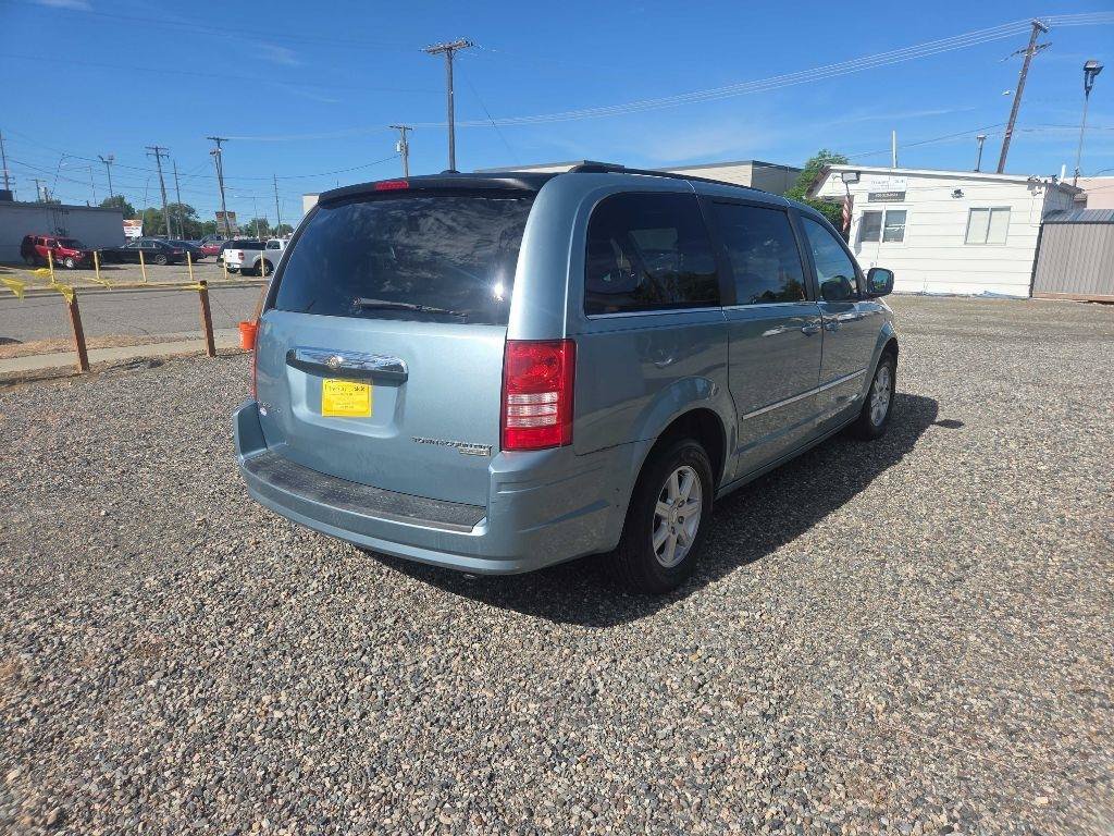 Used 2010 Chrysler Town & Country Touring FWD image 5